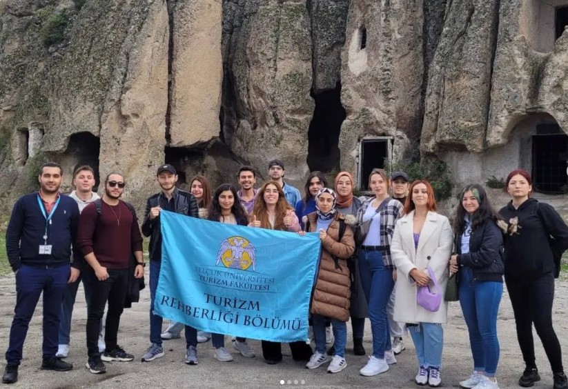 Turizm Fakültemiz Turizm Rehberliği bölümümüzün son sınıf öğrencileriyle Çatalhöyük ve Kilistra Antik kentlerine teknik gezi düzenlenmiştir.