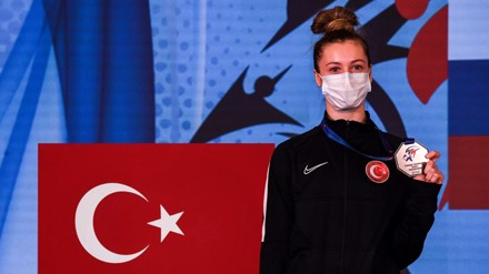 Üniversitemiz öğrencisi Ağrıs, Avrupa Büyükler Taekwondo Şampiyonası'nda gümüş madalyanın sahibi oldu