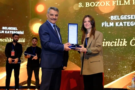 Selçuk İletişime Bozok’tan ödül