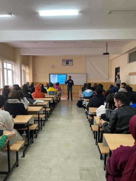 Selçuk Üniversitesi'nde Cankurtaran Eğitim Semineri Düzenlendi